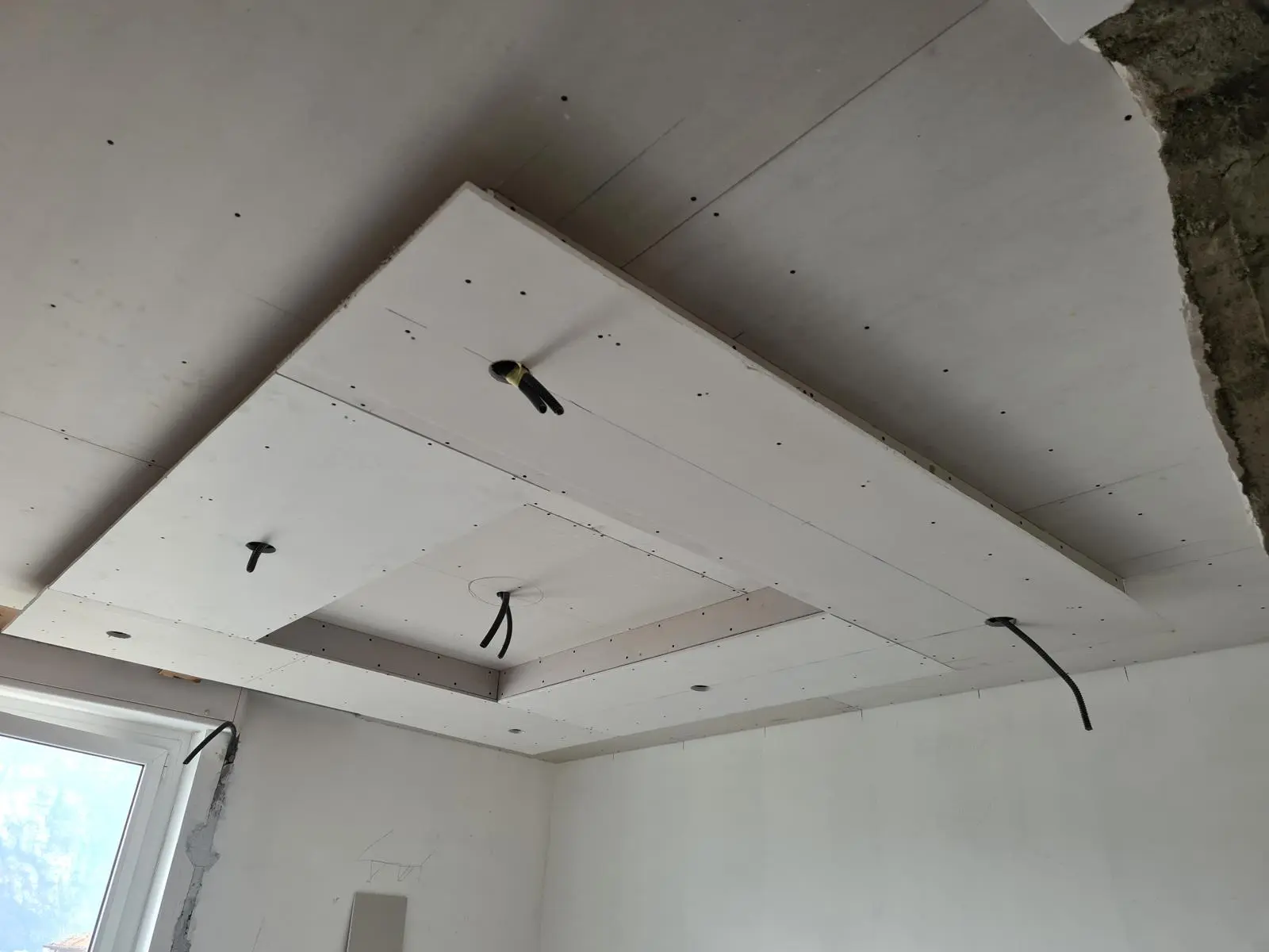 Camera con soffitto sagomato, dettaglio del lavoro — foto 2