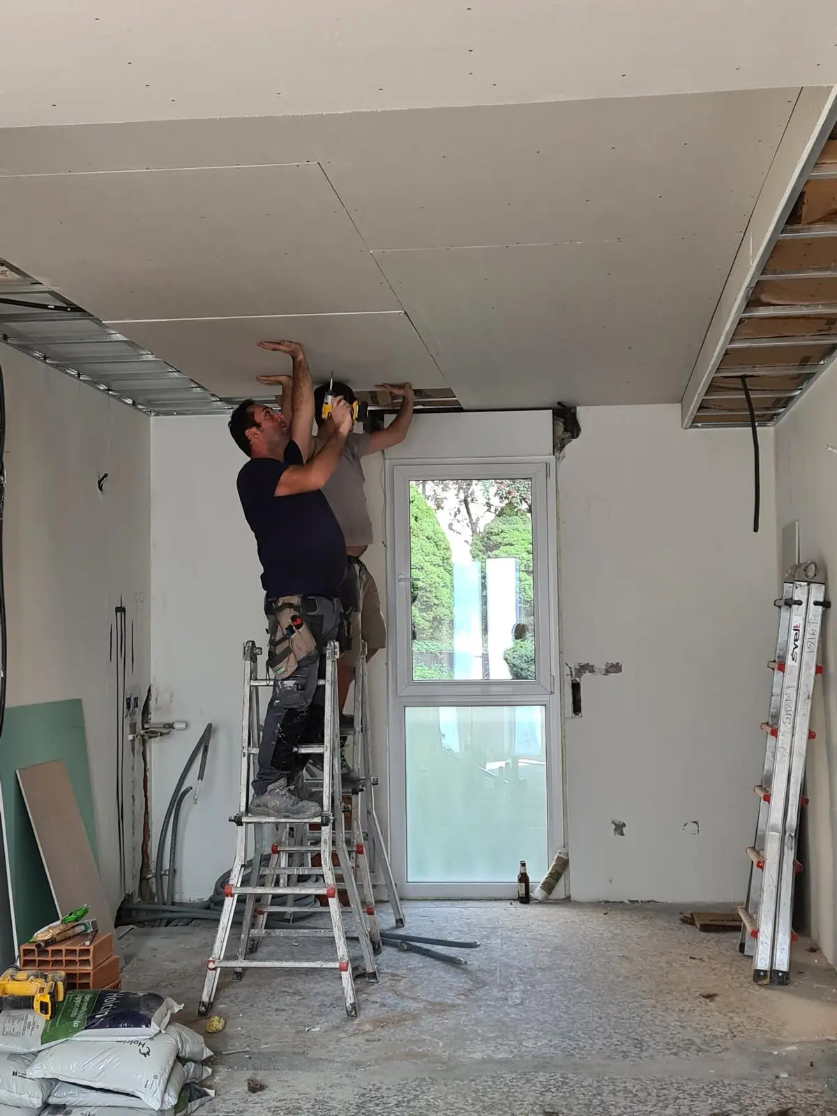 Camera con soffitto sagomato, dettaglio del lavoro — foto 3