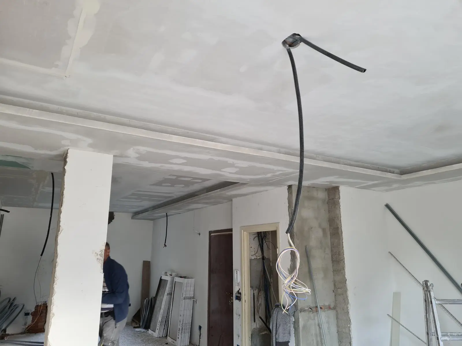 Camera con soffitto sagomato, dettaglio del lavoro — foto 4
